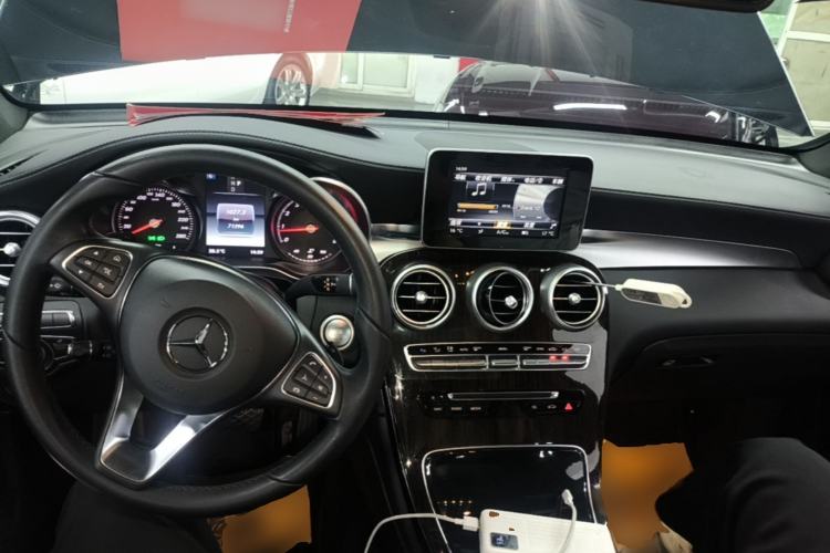 Used Mercedes-Benz GLC 2017 GLC 260 4MATIC Luxury Model Center Console