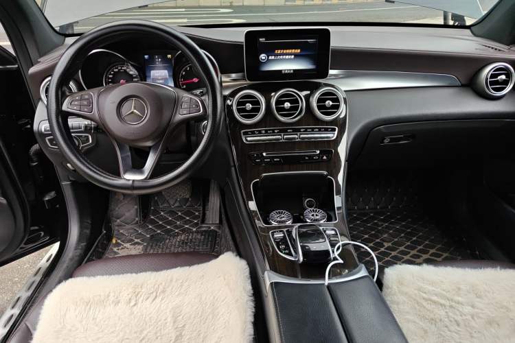 Used Mercedes-Benz GLC 2017 GLC 260 4MATIC Luxury Model Center Console