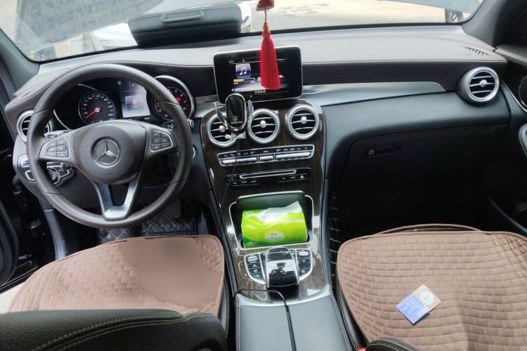 Used Mercedes-Benz GLC 2017 GLC 260 4MATIC Dynamic Edition Center Console