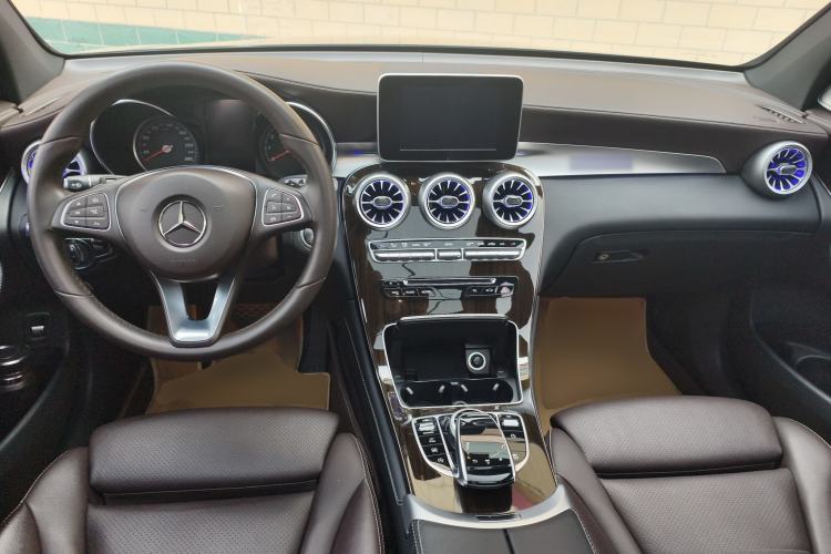 Used Mercedes-Benz GLC 2017 GLC 260 4MATIC Dynamic Edition Center Console