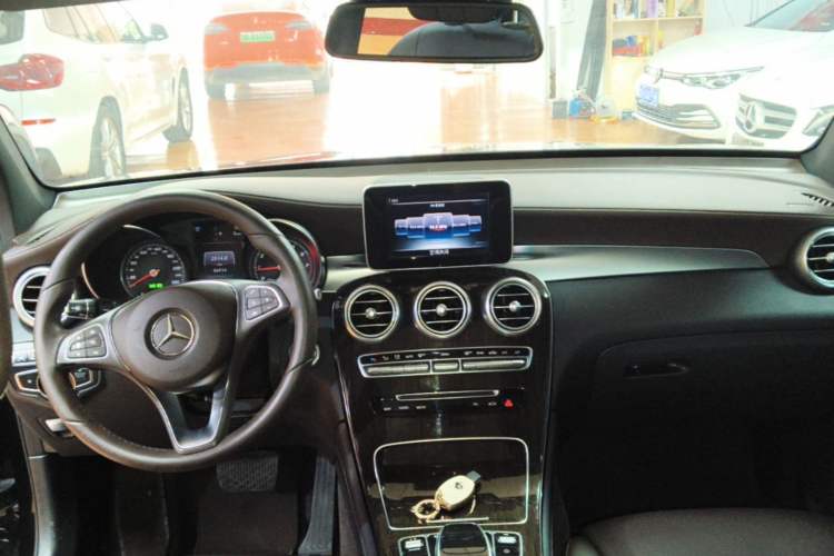 Used Mercedes-Benz GLC 2017 GLC 260 4MATIC Luxury Model Center Console