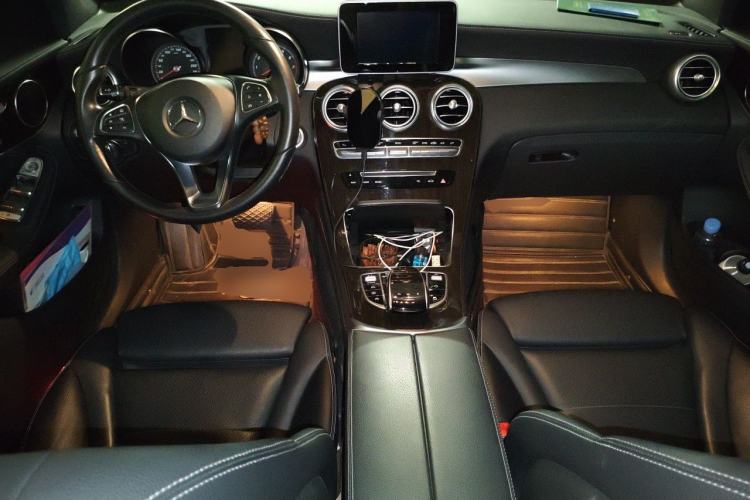 Used Mercedes-Benz GLC 2017 GLC 260 4MATIC Dynamic Edition Center Console