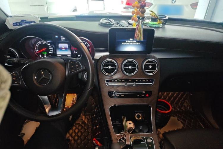Used Mercedes-Benz GLC 2017 GLC 300 4MATIC Sport Edition Center Console