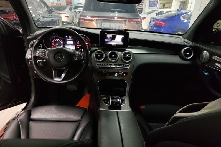 Used Mercedes-Benz GLC 2017 GLC 300 4MATIC Sport Edition Center Console
