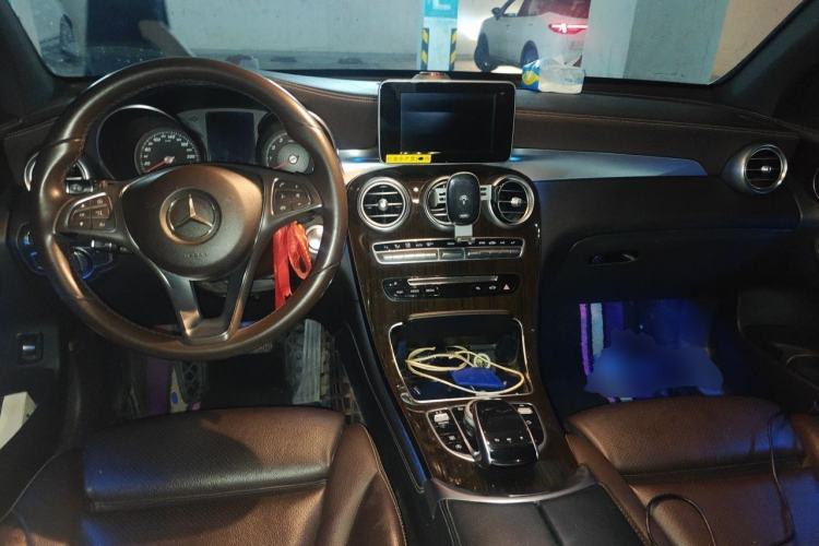 Used Mercedes-Benz GLC 2017 GLC 260 4MATIC Luxury Model Center Console