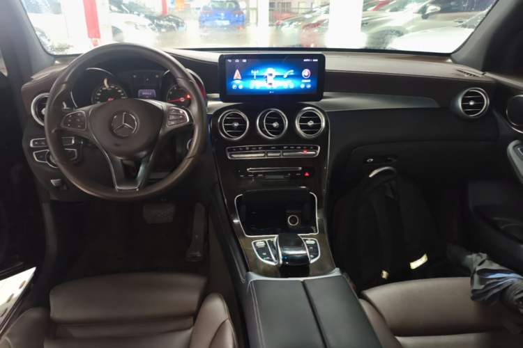 Used Mercedes-Benz GLC 2017 GLC 260 4MATIC Luxury Model Center Console