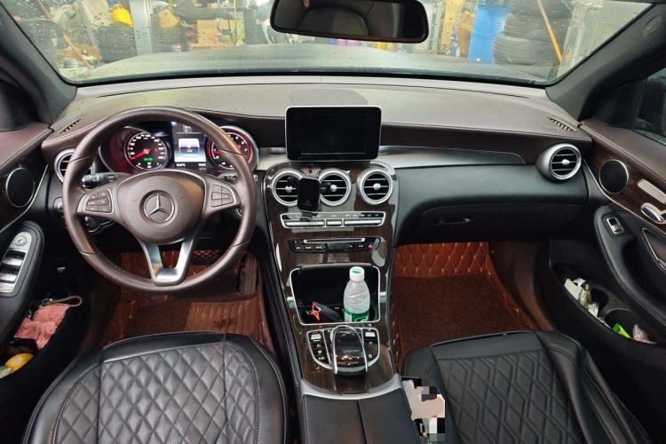Used Mercedes-Benz GLC 2017 GLC 260 4MATIC Dynamic Edition Center Console