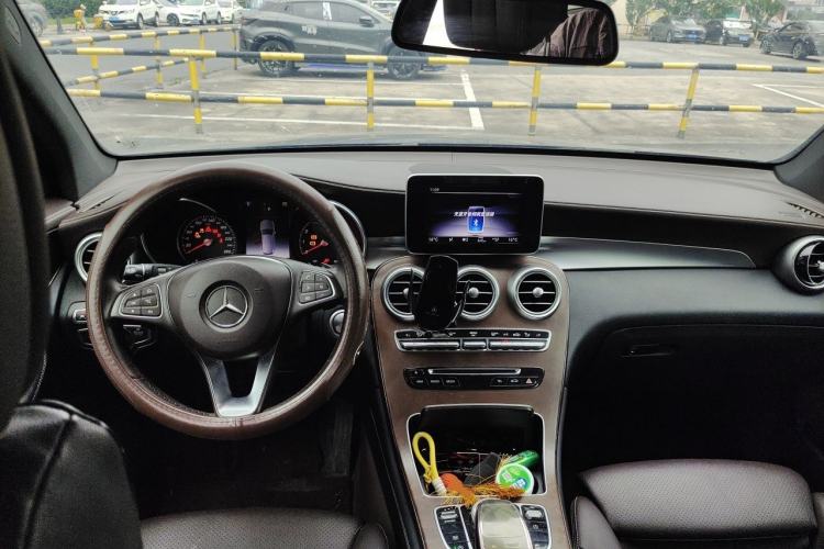 Used Mercedes-Benz GLC 2017 GLC 300 4MATIC Sport Edition Center Console
