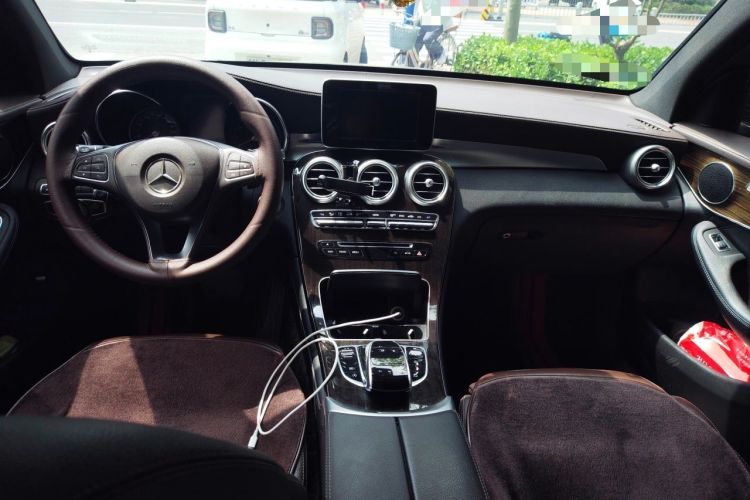 Used Mercedes-Benz GLC 2017 GLC 260 4MATIC Luxury Model Center Console