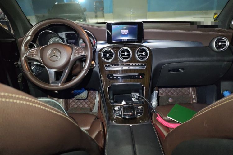 Used Mercedes-Benz GLC 2017 GLC 260 4MATIC Dynamic Edition Center Console