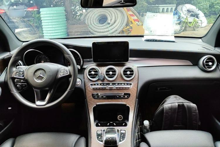 Used Mercedes-Benz GLC 2017 GLC 300 4MATIC Sport Edition Center Console