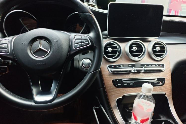Used Mercedes-Benz GLC 2017 GLC 300 4MATIC Luxury Model Center Console