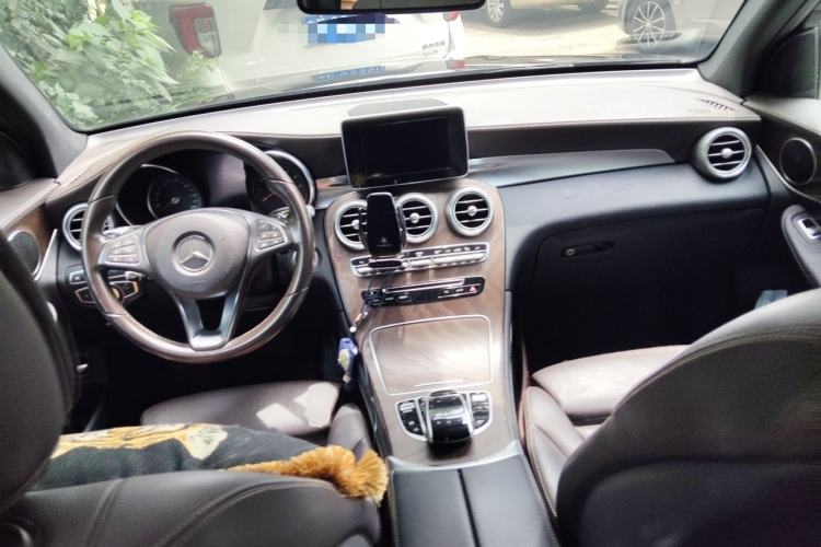 Used Mercedes-Benz GLC 2017 GLC 300 4MATIC Sport Edition Center Console