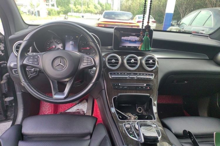 Used Mercedes-Benz GLC 2017 GLC 260 4MATIC Dynamic Edition Center Console