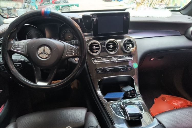 Used Mercedes-Benz GLC 2017 GLC 260 4MATIC Luxury Model Center Console
