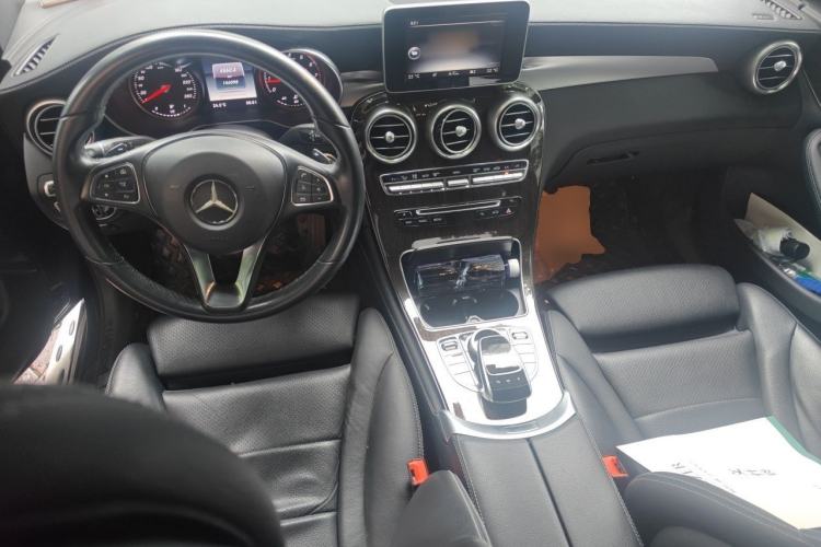 Used Mercedes-Benz GLC 2017 GLC 260 4MATIC Dynamic Edition Center Console