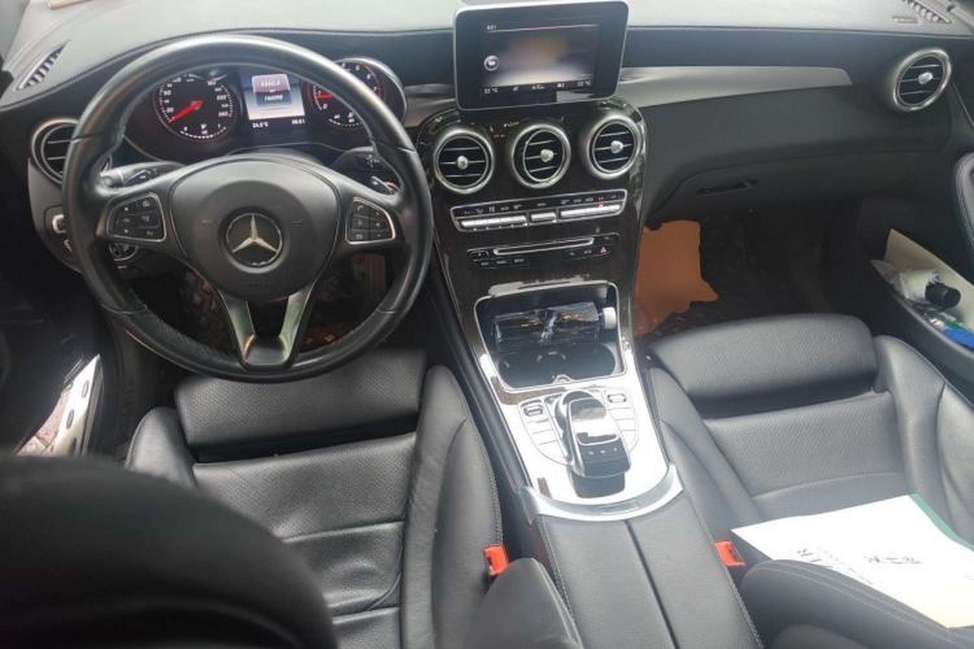Used Mercedes-Benz GLC 2017 GLC 260 4MATIC Dynamic Edition Center Console