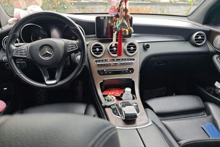 Used Mercedes-Benz GLC 2017 GLC 300 4MATIC Sport Edition Center Console