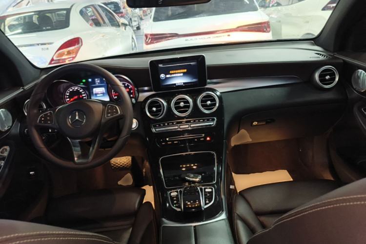 Used Mercedes-Benz GLC 2017 GLC 260 4MATIC Dynamic Edition Center Console