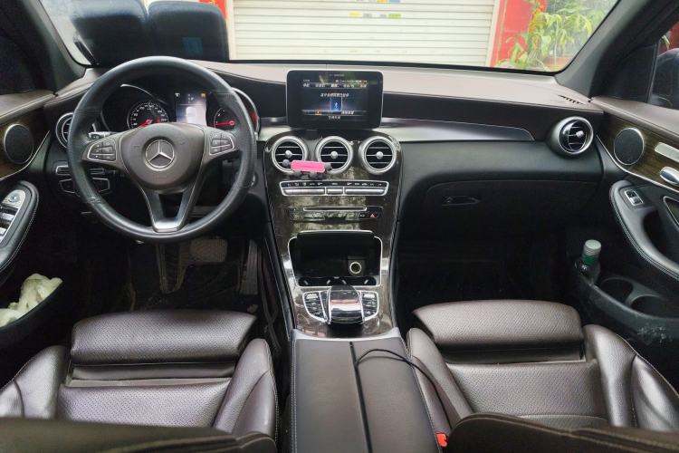 Used Mercedes-Benz GLC 2017 GLC 260 4MATIC Dynamic Edition Center Console