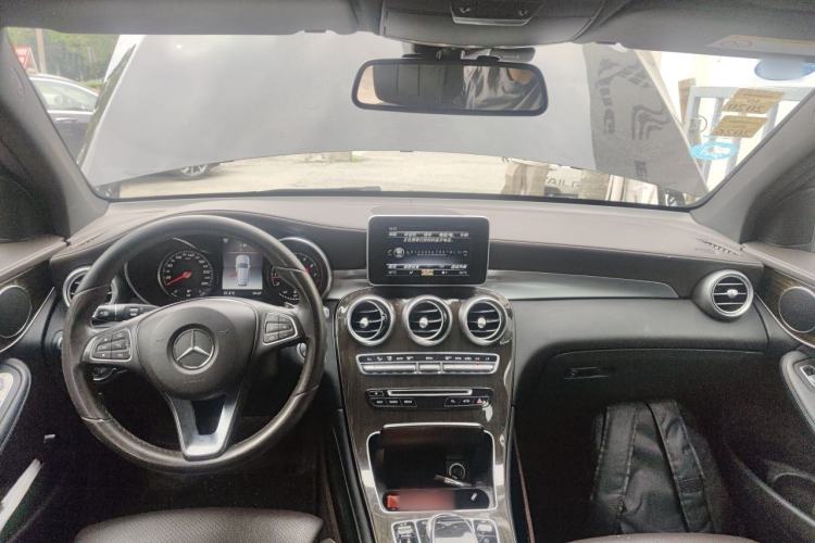 Used Mercedes-Benz GLC 2017 GLC 260 4MATIC Dynamic Edition Center Console