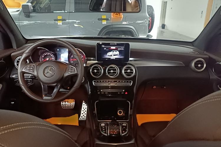 Used Mercedes-Benz GLC 2017 GLC 260 4MATIC Dynamic Edition Center Console