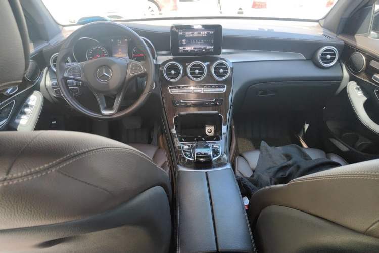 Used Mercedes-Benz GLC 2017 GLC 260 4MATIC Luxury Model Center Console