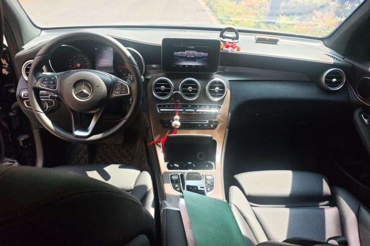 Used Mercedes-Benz GLC 2017 GLC 300 4MATIC Sport Edition Center Console