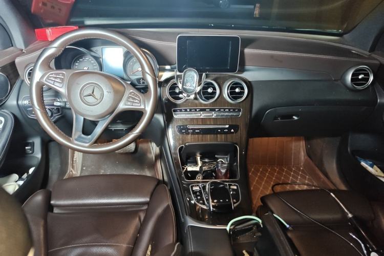 Used Mercedes-Benz GLC 2017 GLC 260 4MATIC Dynamic Edition Center Console