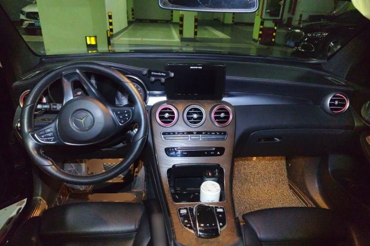 Used Mercedes-Benz GLC 2017 GLC 300 4MATIC Sport Edition Center Console