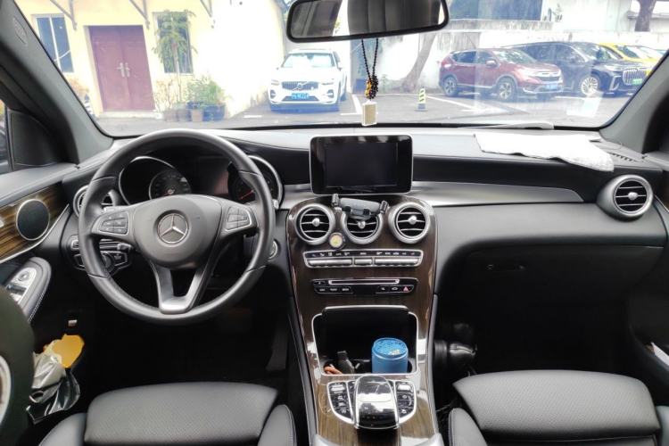 Used Mercedes-Benz GLC 2017 GLC 260 4MATIC Dynamic Edition Center Console