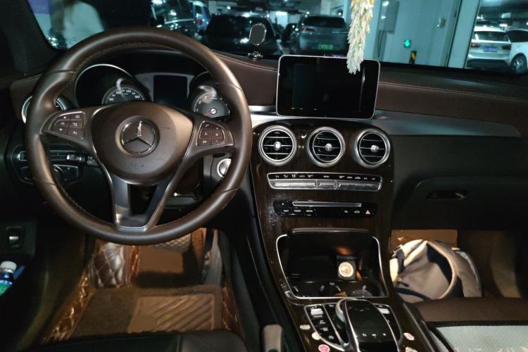 Used Mercedes-Benz GLC 2017 GLC 260 4MATIC Dynamic Edition Center Console