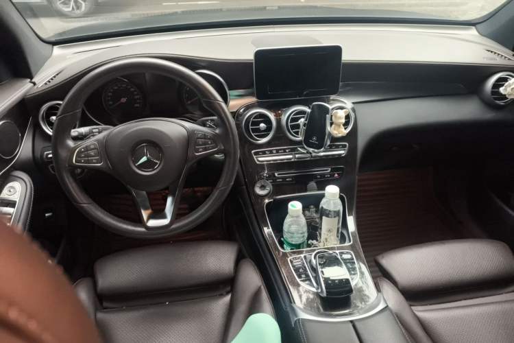 Used Mercedes-Benz GLC 2017 GLC 260 4MATIC Dynamic Edition Center Console
