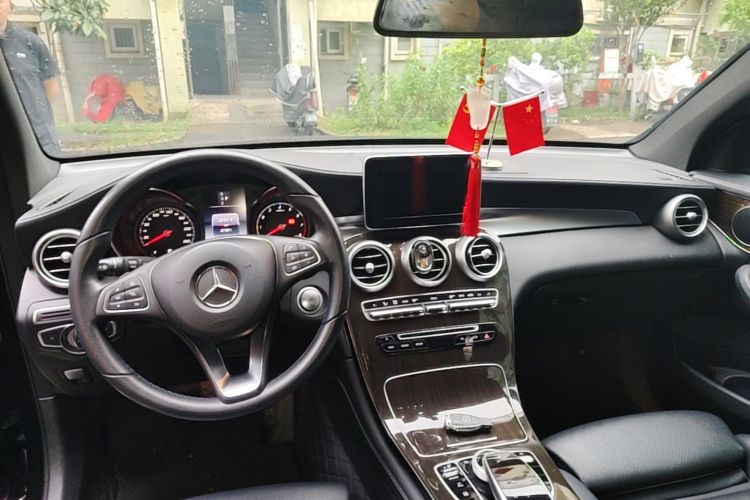 Used Mercedes-Benz GLC 2017 GLC 260 4MATIC Dynamic Edition Center Console