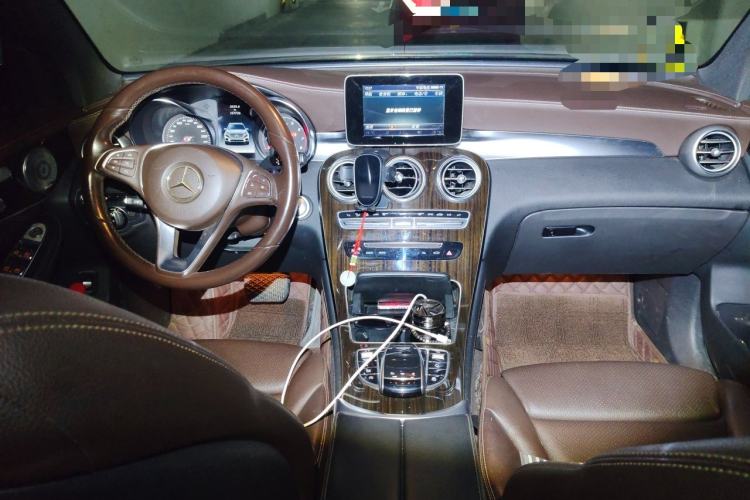 Used Mercedes-Benz GLC 2017 GLC 260 4MATIC Luxury Model Center Console