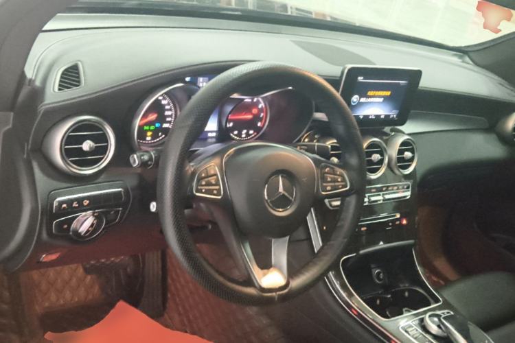Used Mercedes-Benz GLC 2017 GLC 260 4MATIC Luxury Model Center Console