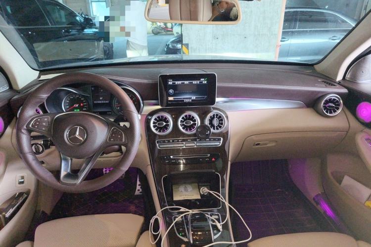 Used Mercedes-Benz GLC 2017 GLC 260 4MATIC Luxury Model Center Console