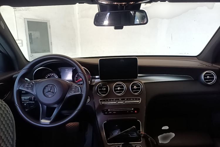 Used Mercedes-Benz GLC 2017 GLC 300 4MATIC Luxury Model Center Console