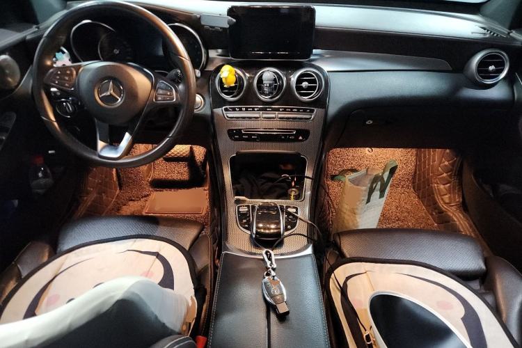 Used Mercedes-Benz GLC 2017 GLC 260 4MATIC Luxury Model Center Console