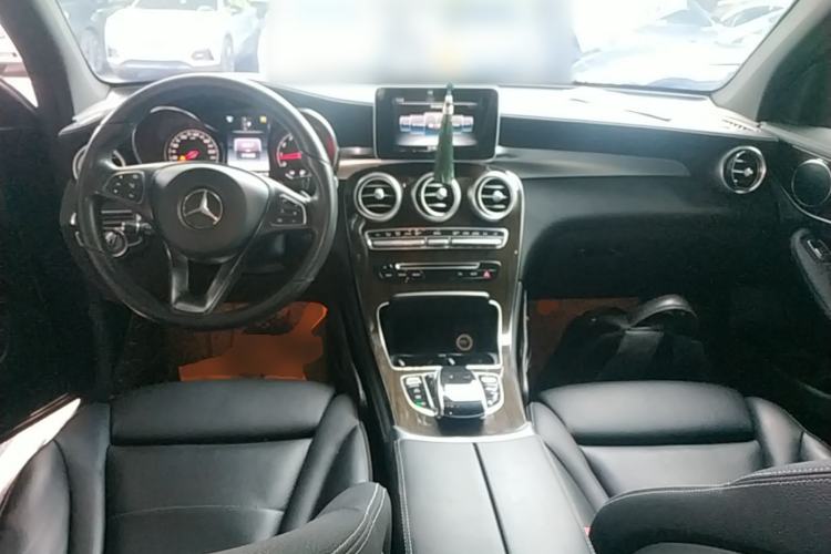 Used Mercedes-Benz GLC 2017 GLC 260 4MATIC Dynamic Edition Center Console