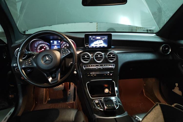 Used Mercedes-Benz GLC 2017 GLC 260 4MATIC Luxury Model Center Console