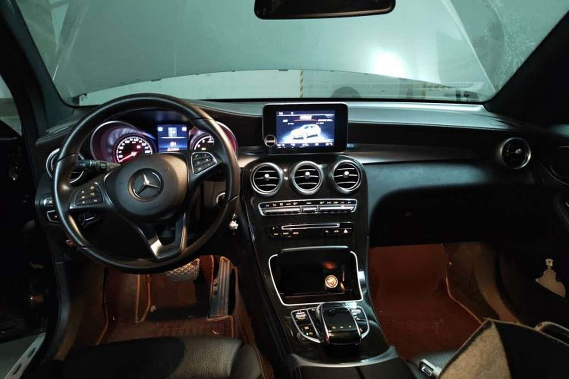Used Mercedes-Benz GLC 2017 GLC 260 4MATIC Luxury Model Center Console