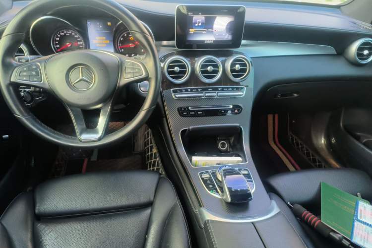 Used Mercedes-Benz GLC 2017 GLC 260 4MATIC Dynamic Edition Center Console