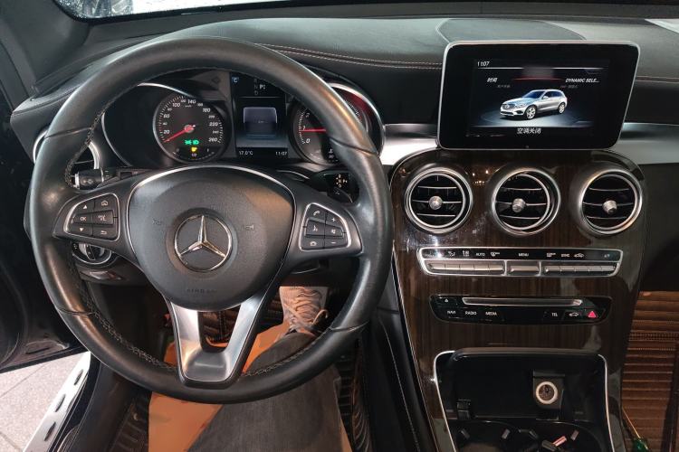 Used Mercedes-Benz GLC 2017 GLC 260 4MATIC Luxury Model Center Console
