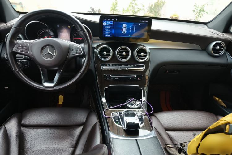 Used Mercedes-Benz GLC 2017 GLC 260 4MATIC Dynamic Edition Center Console