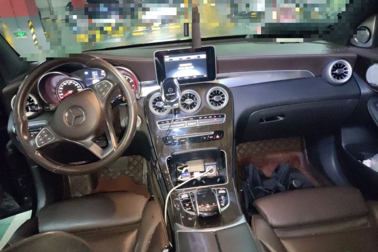 Used Mercedes-Benz GLC 2017 GLC 260 4MATIC Luxury Model Center Console