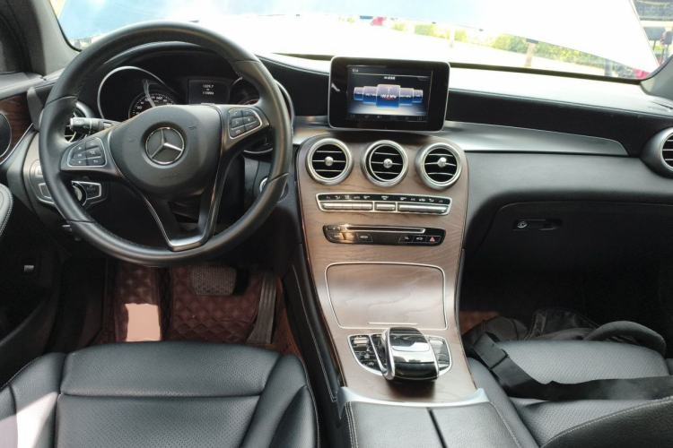 Used Mercedes-Benz GLC 2017 GLC 300 4MATIC Sport Edition Center Console
