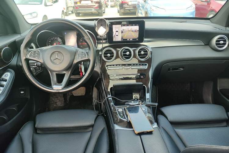 Used Mercedes-Benz GLC 2017 GLC 260 4MATIC Dynamic Edition Center Console