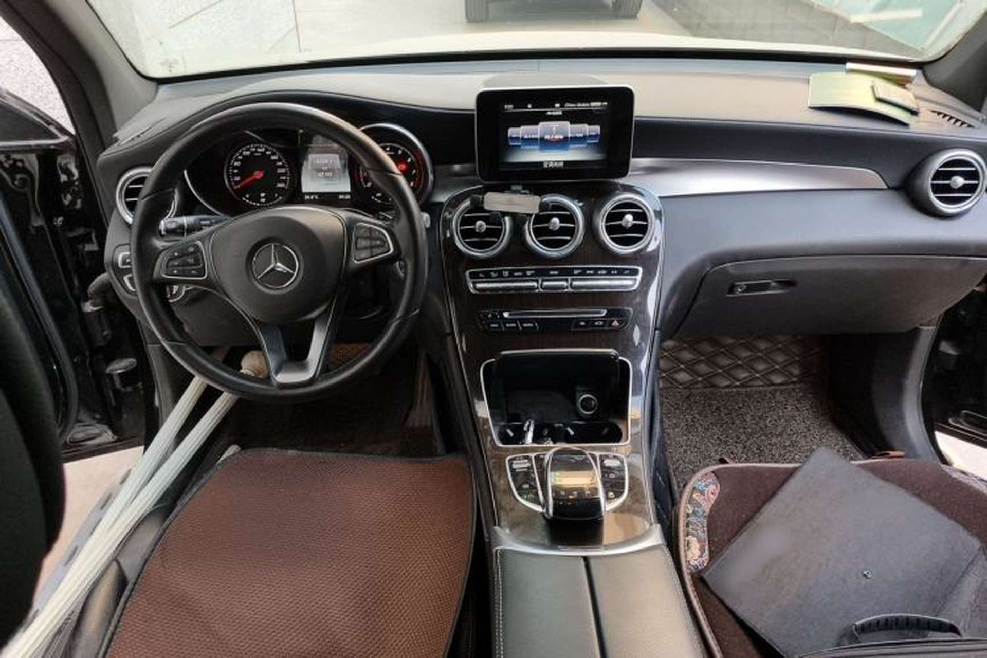 Used Mercedes-Benz GLC 2017 GLC 260 4MATIC Luxury Model Center Console