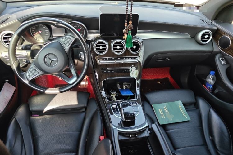 Used Mercedes-Benz GLC 2017 GLC 260 4MATIC Dynamic Edition Center Console